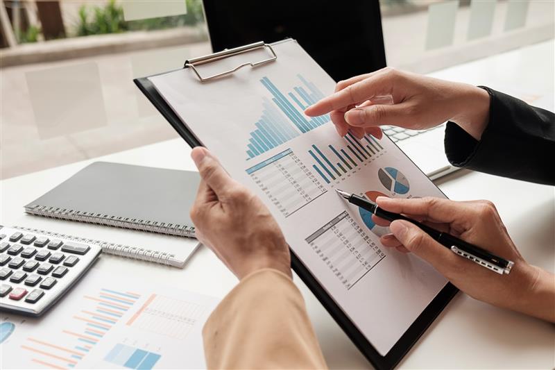 What HR Should Stop Reporting in 2026 — A Survival Guide